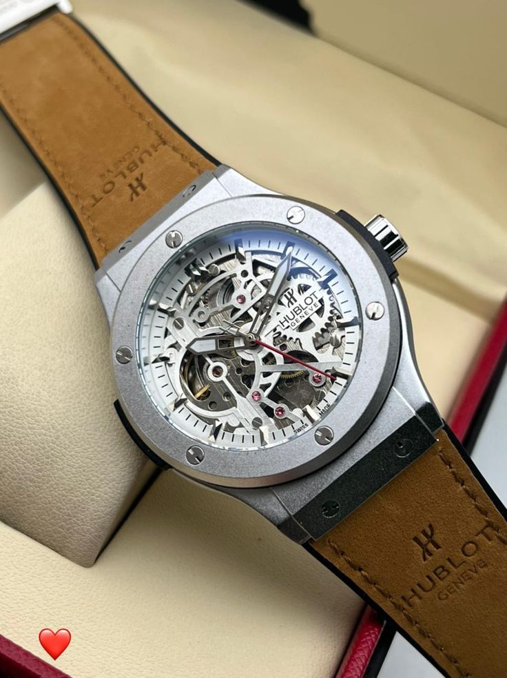 Men’s Watch Hublot Stylish and durable design Perfect for sports and outdoor activities Comfortable to wear with adjustable strap